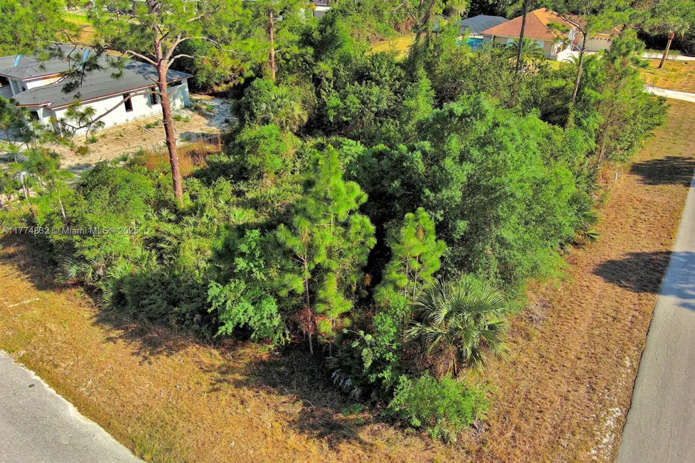 2500 E 9th St Lehigh Acres, FL 33936