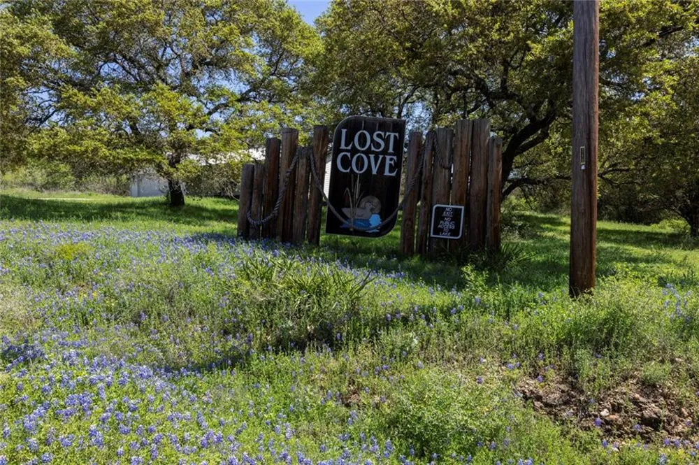 18 South Cove Spicewood, TX 78669