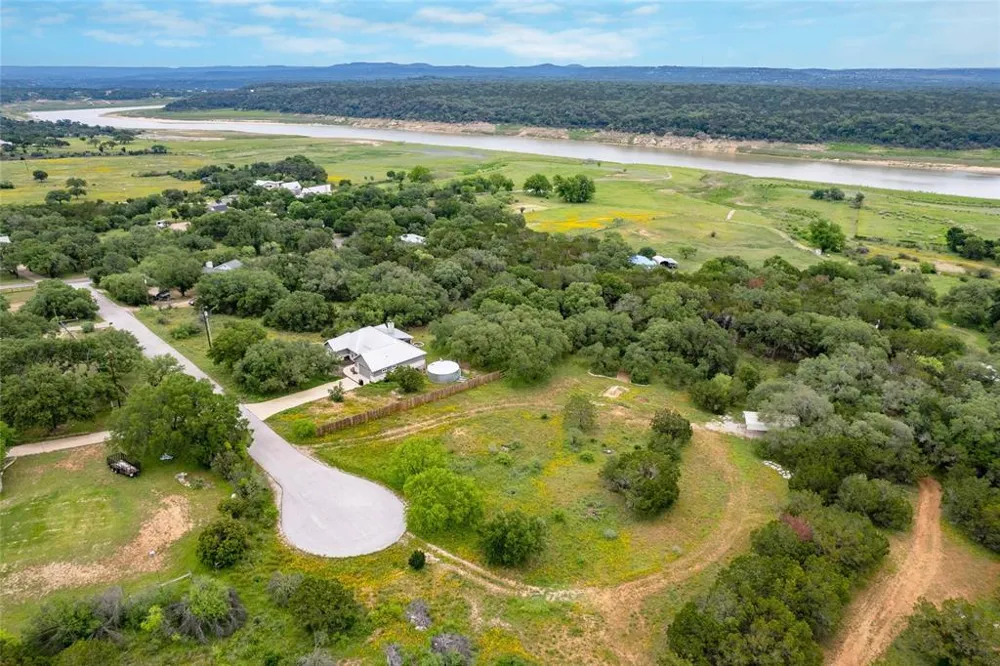 18 South Cove Spicewood, TX 78669