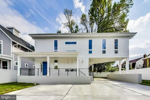 2932 UNIVERSITY BOULEVARD W