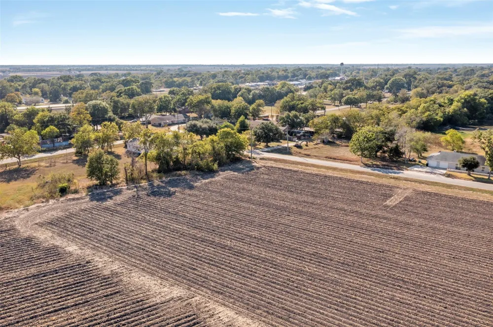 2 Scroggins Road Wallis, TX 77485
