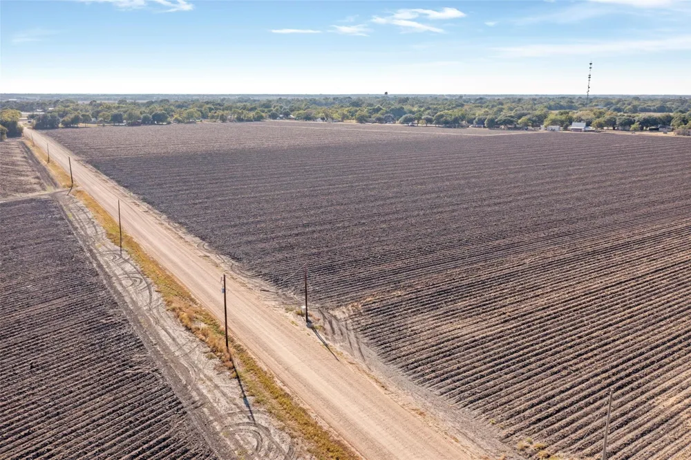 2 Scroggins Road Wallis, TX 77485