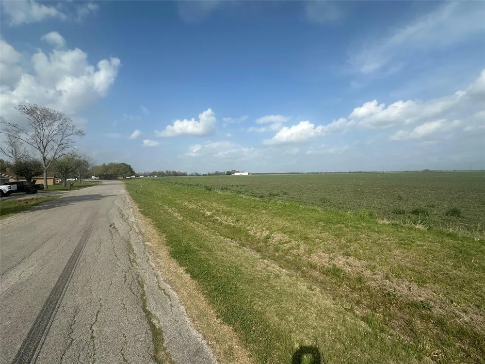 2 Scroggins Road Wallis, TX 77485