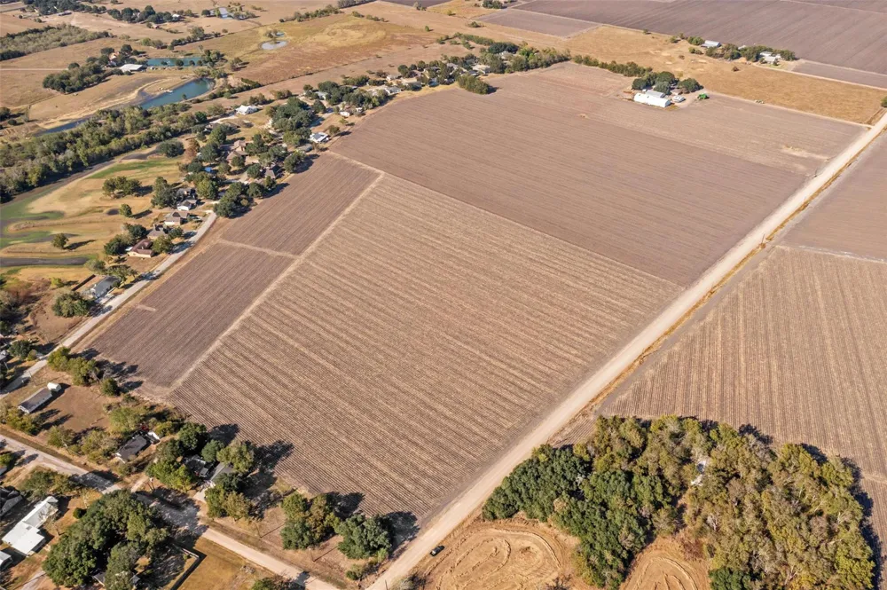 2 Scroggins Road Wallis, TX 77485