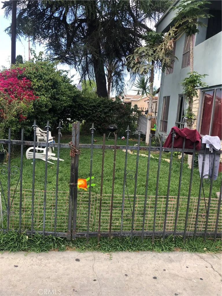 3375 Elizabeth Avenue Lynwood, CA 90262