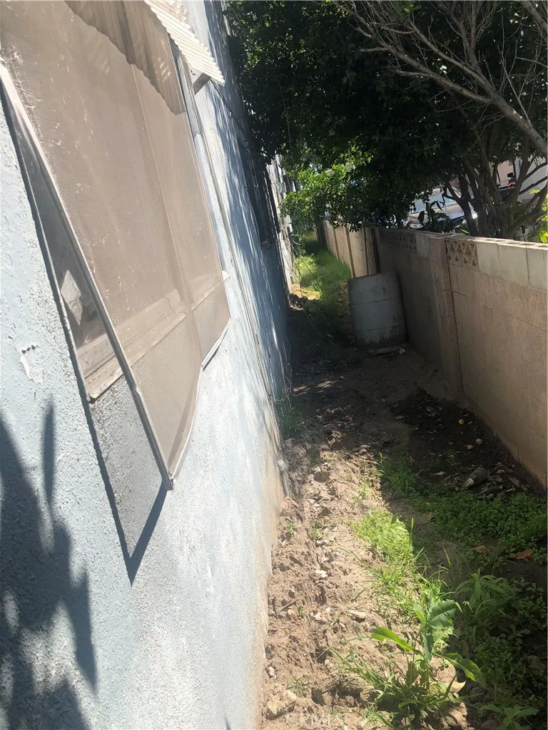 3375 Elizabeth Avenue Lynwood, CA 90262