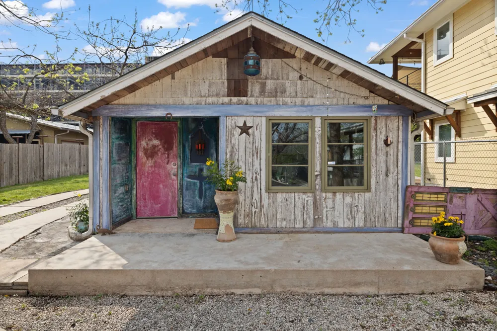 2300 S 3rd Street Austin, TX 78704