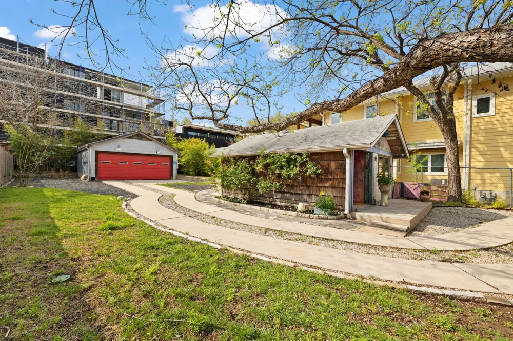2300 S 3rd Street Austin, TX 78704