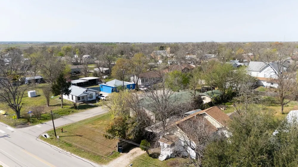 209 E Sheldon Avenue Thrall, TX 76578