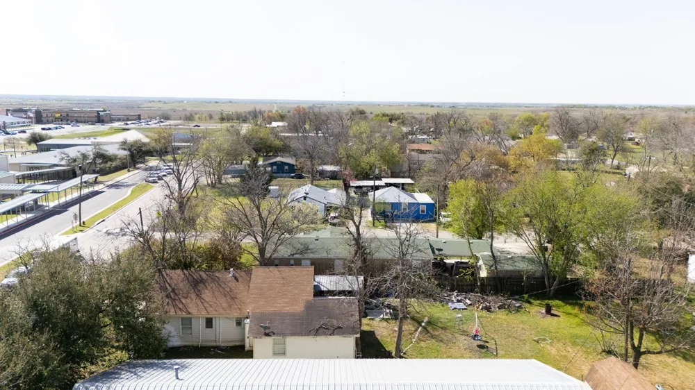209 E Sheldon Avenue Thrall, TX 76578