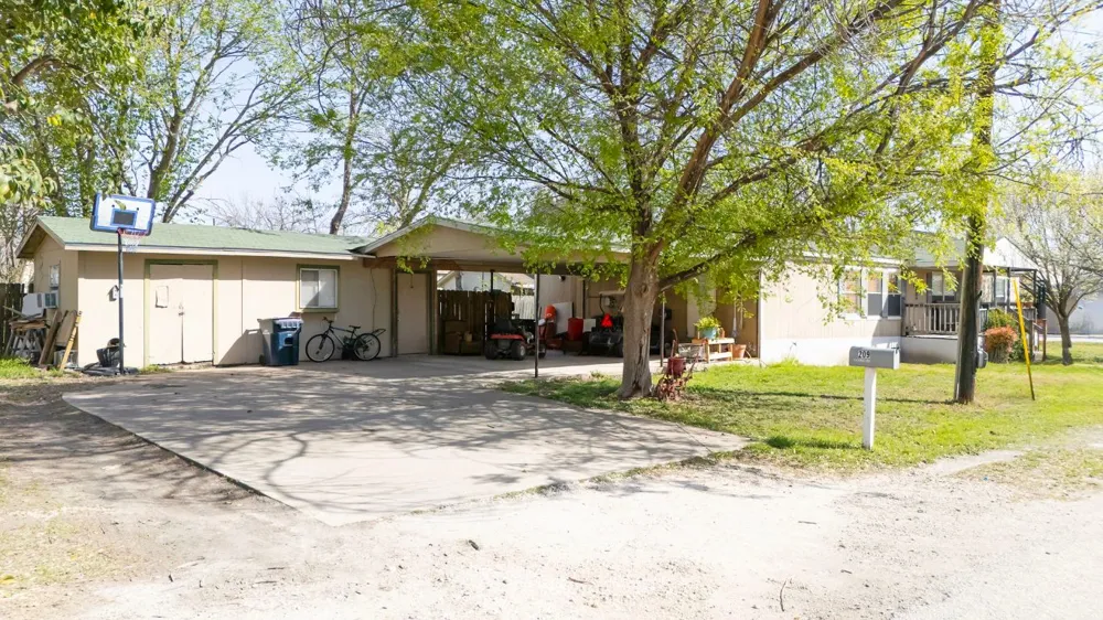 209 E Sheldon Avenue Thrall, TX 76578