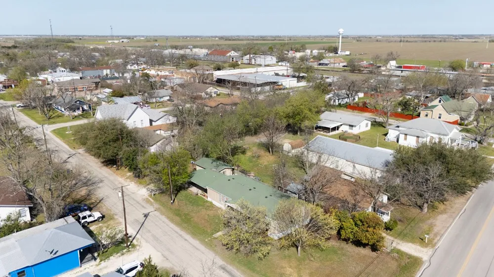 209 E Sheldon Avenue Thrall, TX 76578