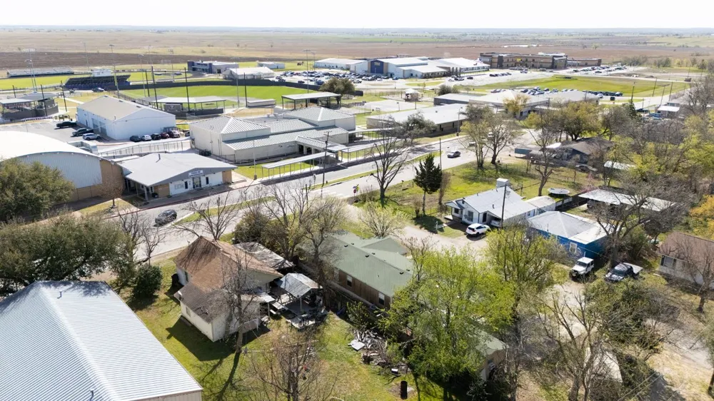 209 E Sheldon Avenue Thrall, TX 76578