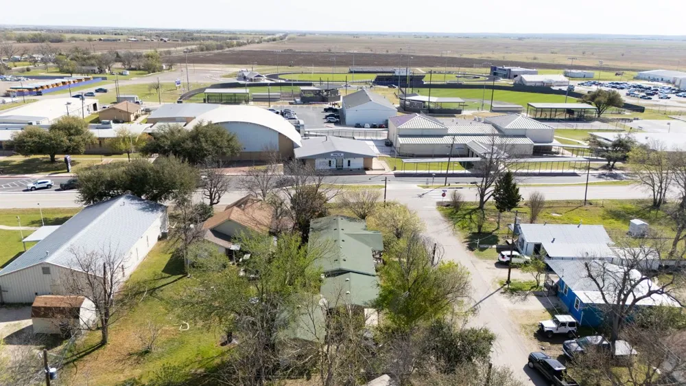 209 E Sheldon Avenue Thrall, TX 76578