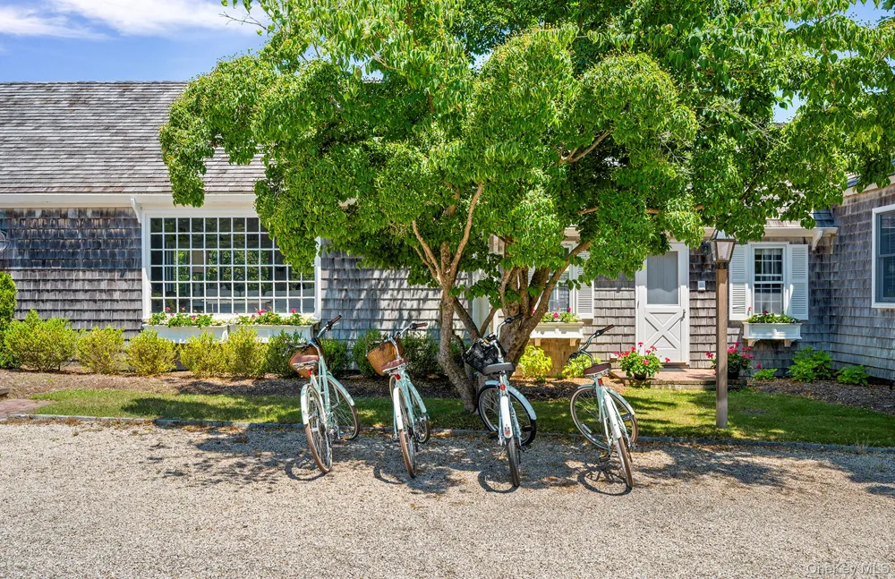 19 Quaquanantuck Lane Quogue, NY 11959
