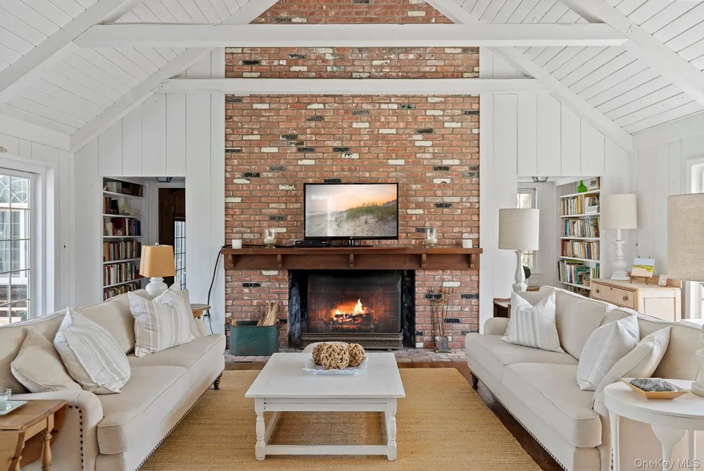 19 Quaquanantuck Lane Quogue, NY 11959
