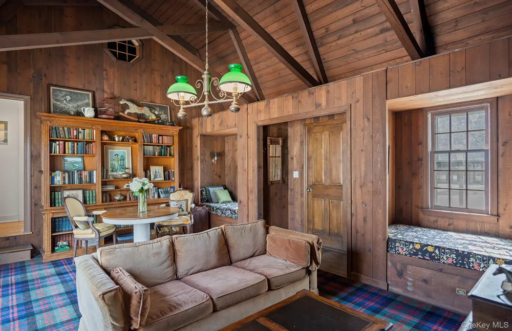 19 Quaquanantuck Lane Quogue, NY 11959