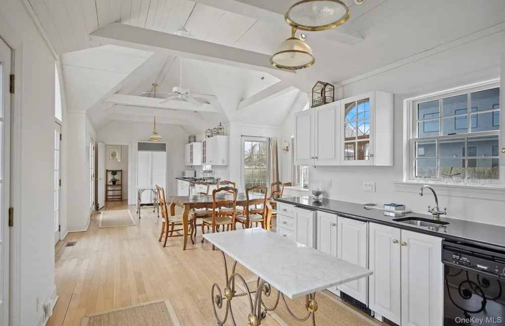 19 Quaquanantuck Lane Quogue, NY 11959