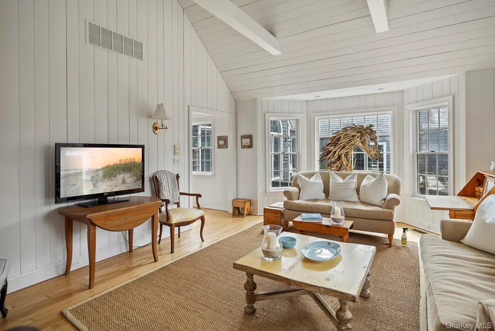 19 Quaquanantuck Lane Quogue, NY 11959