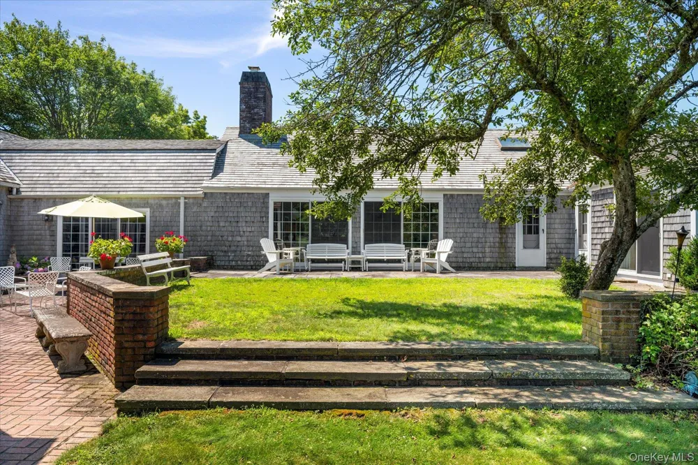19 Quaquanantuck Lane Quogue, NY 11959