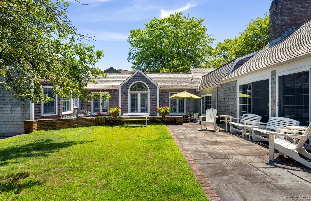 19 Quaquanantuck Lane Quogue, NY 11959