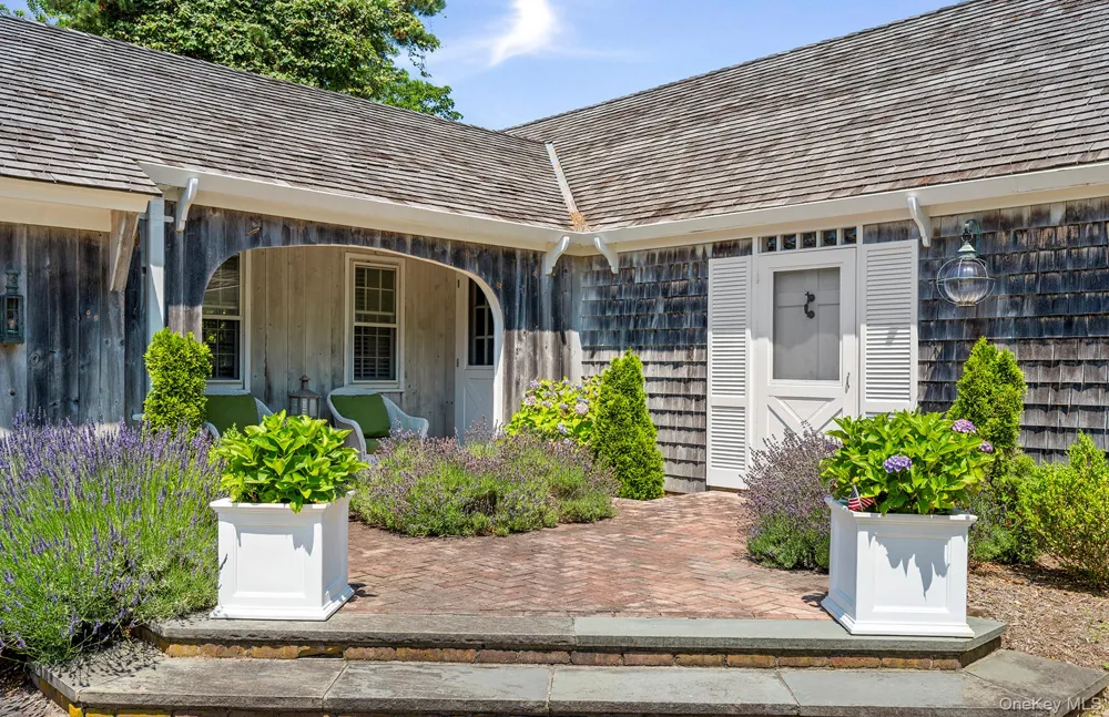 19 Quaquanantuck Lane Quogue, NY 11959