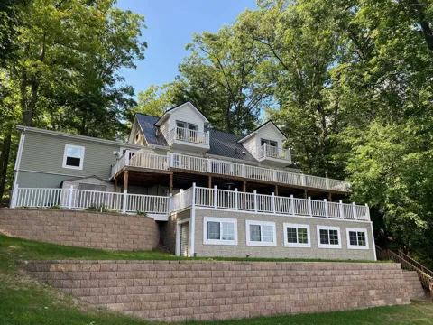 506 McLachlan Point