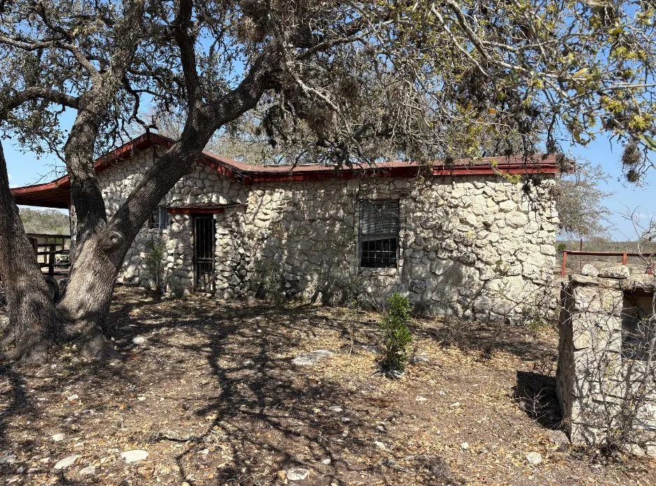 191 Leona Ranch Road Brackettville, TX 78832