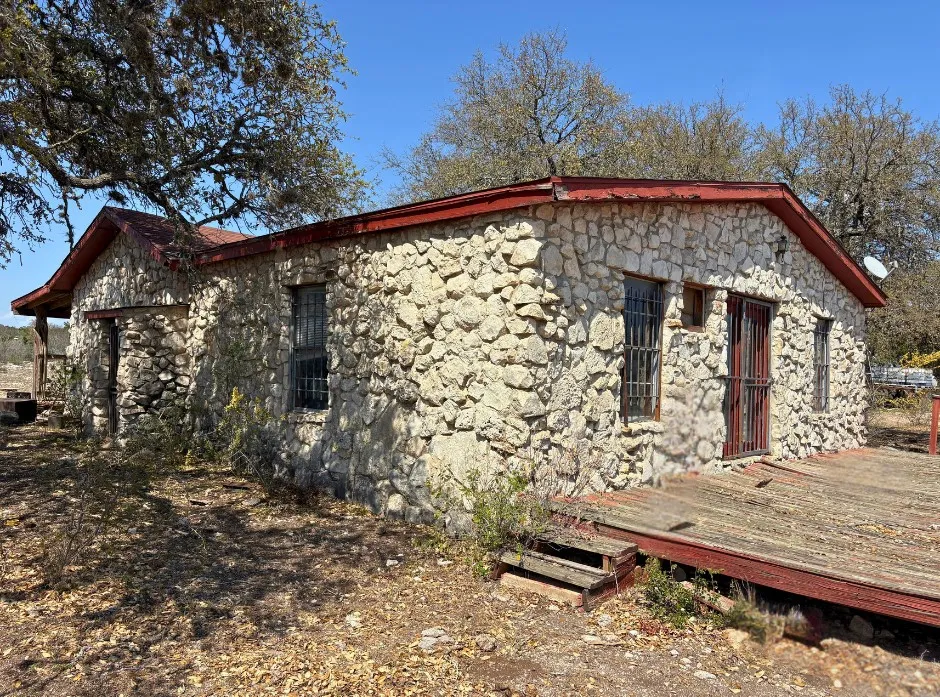 191 Leona Ranch Road Brackettville, TX 78832