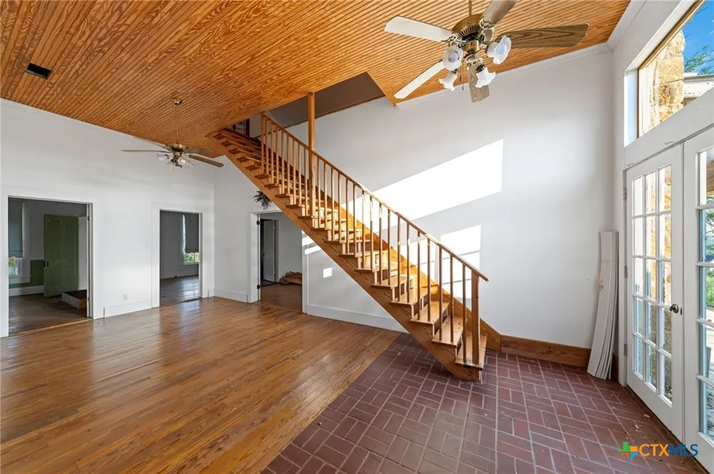 9738 E Fm1431 Marble Falls, TX 78654