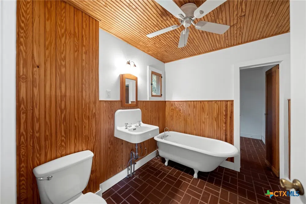 9738 E Fm1431 Marble Falls, TX 78654