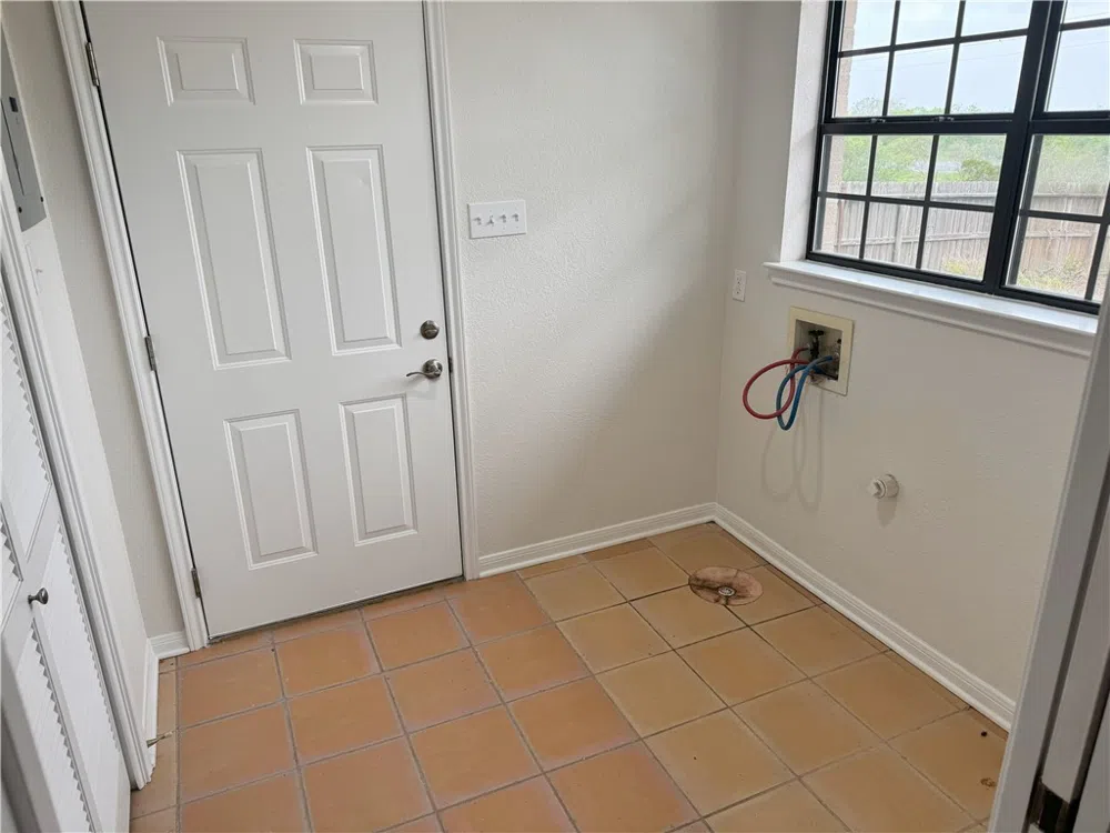 136 Lakeview Three Rivers, TX 78071