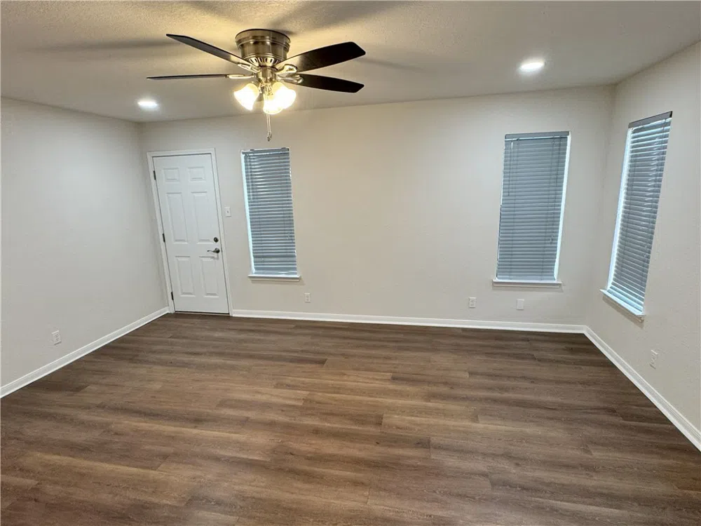 136 Lakeview Three Rivers, TX 78071
