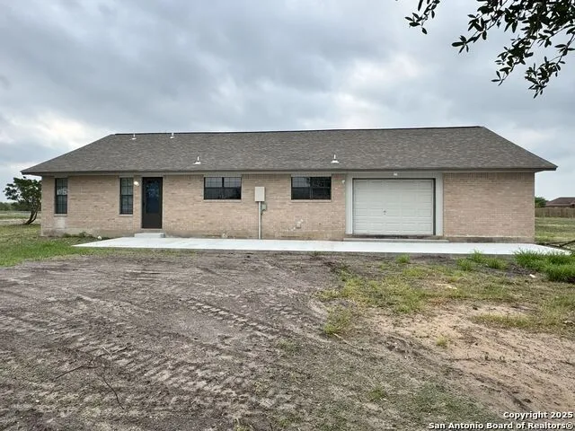 136 Lakeview Trace Three Rivers, TX 78071