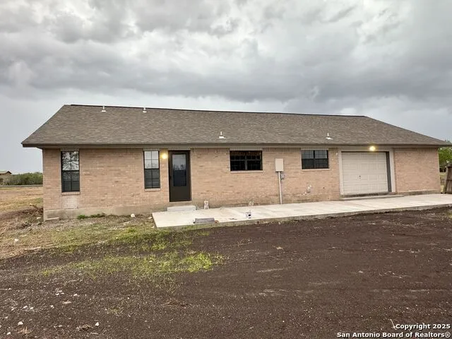 136 Lakeview Trace Three Rivers, TX 78071
