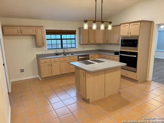 136 Lakeview Trace Three Rivers, TX 78071