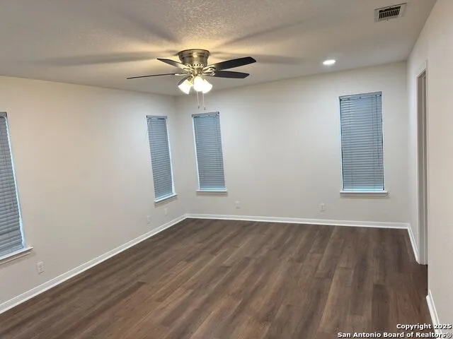 136 Lakeview Trace Three Rivers, TX 78071