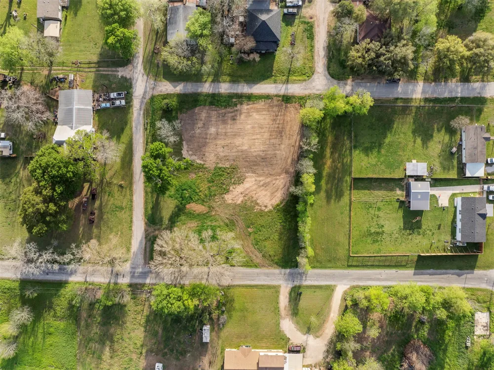 320 Douglas Street #2 Lexington, TX 78947