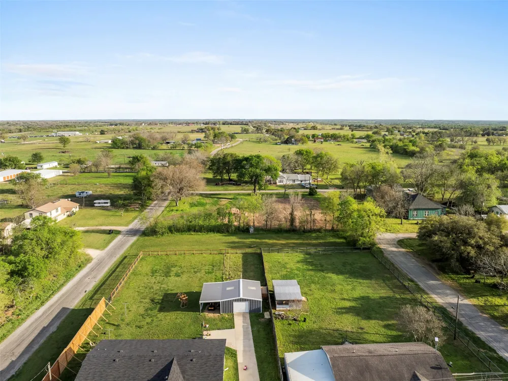 320 Douglas Street #2 Lexington, TX 78947