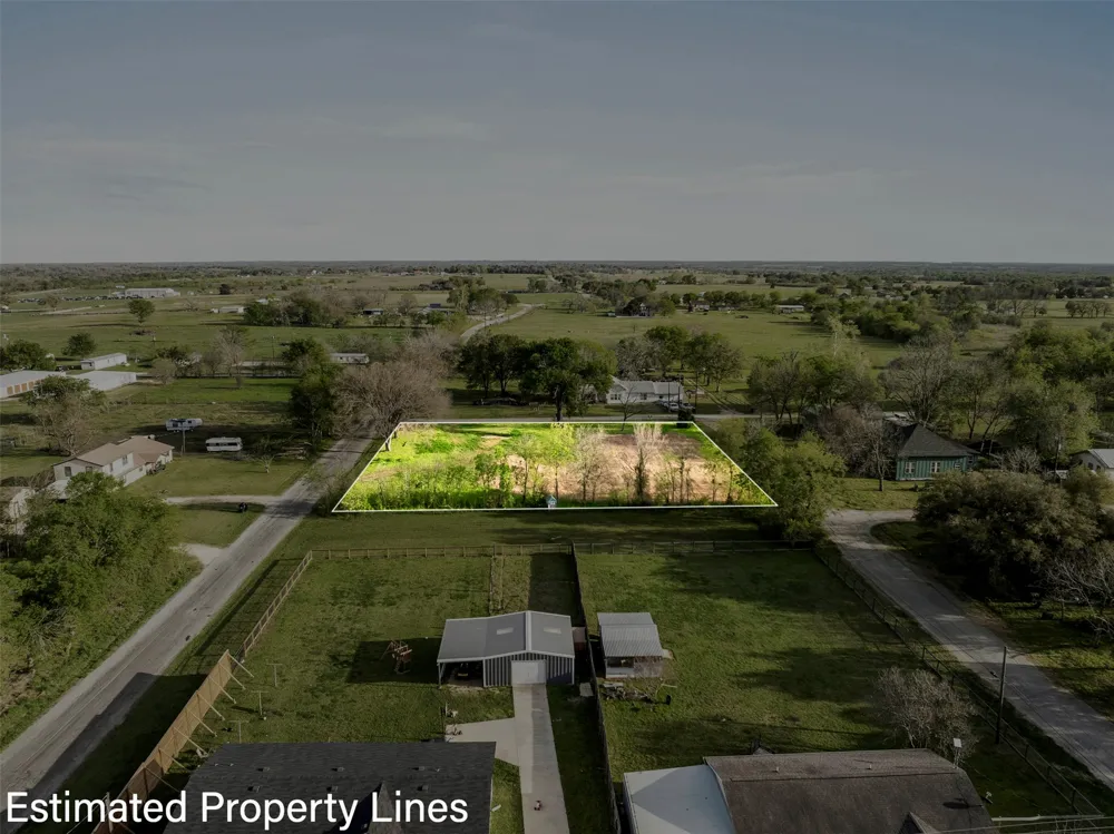 320 Douglas Street #2 Lexington, TX 78947