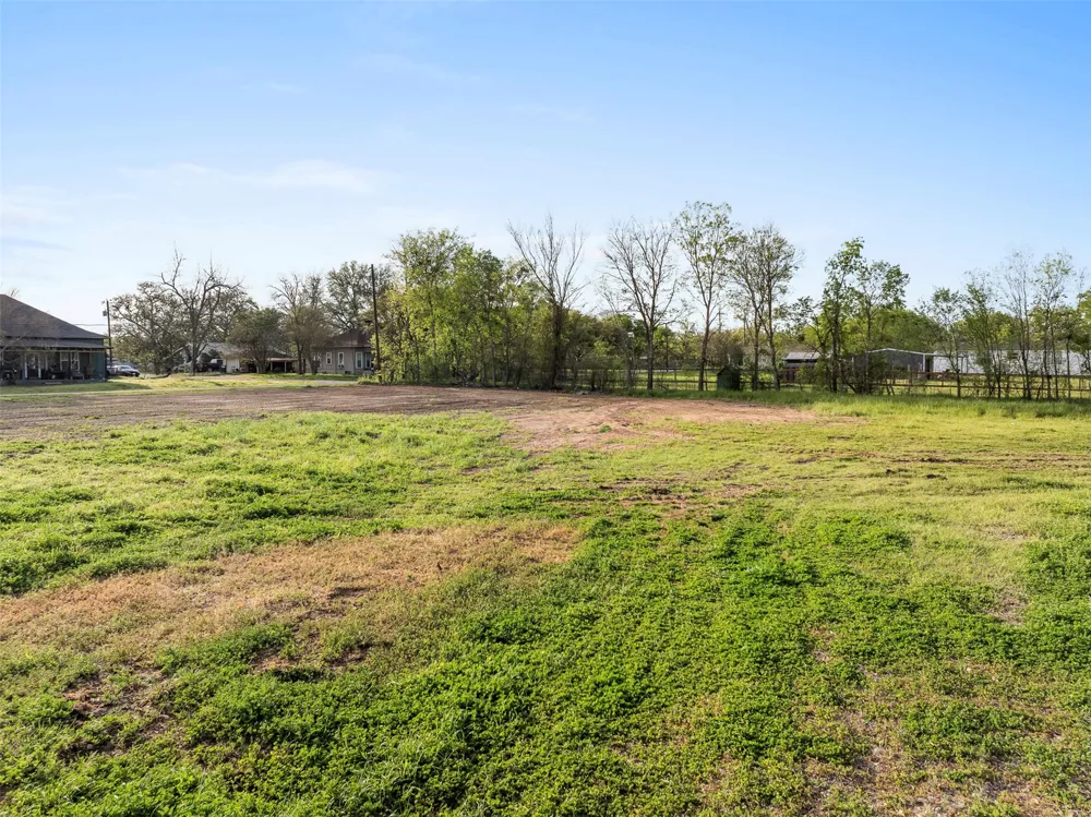 320 Douglas Street #2 Lexington, TX 78947