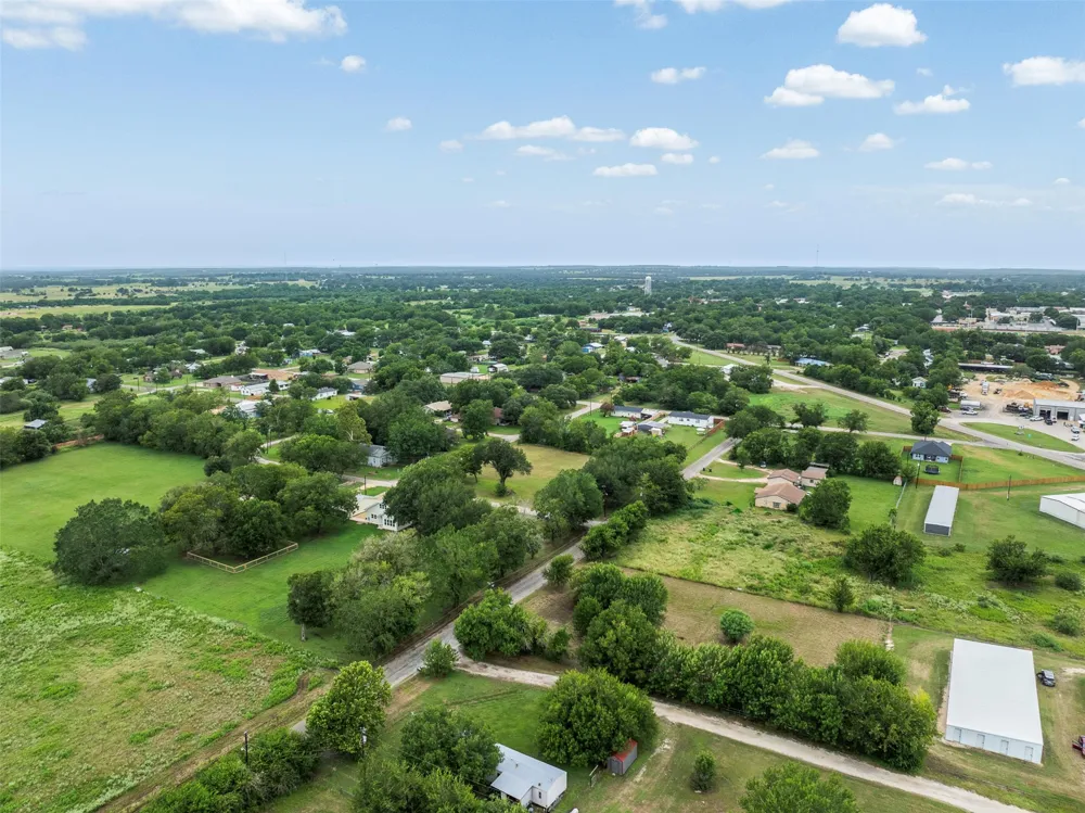 320 Douglas Street #2 Lexington, TX 78947