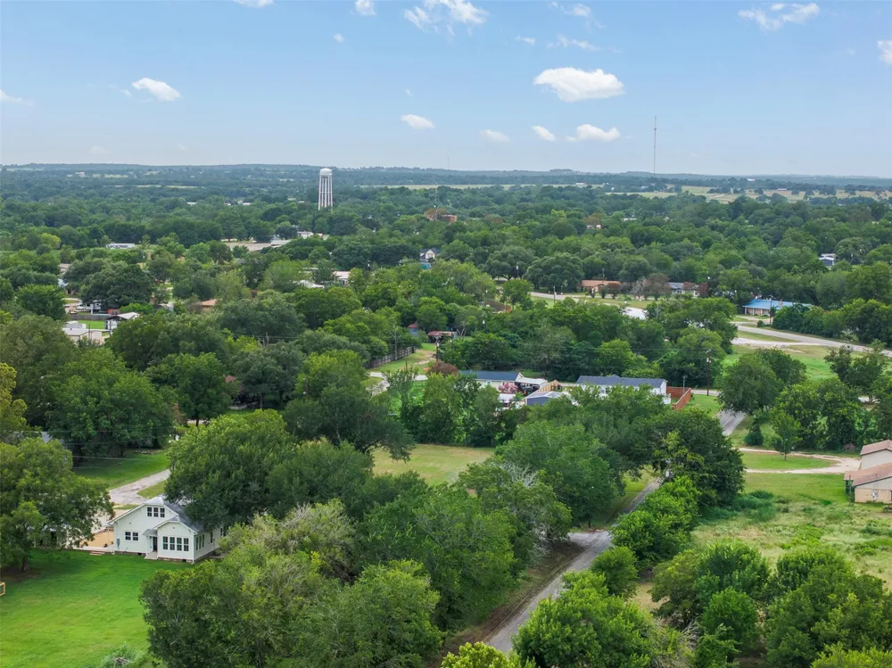 320 Douglas Street #2 Lexington, TX 78947