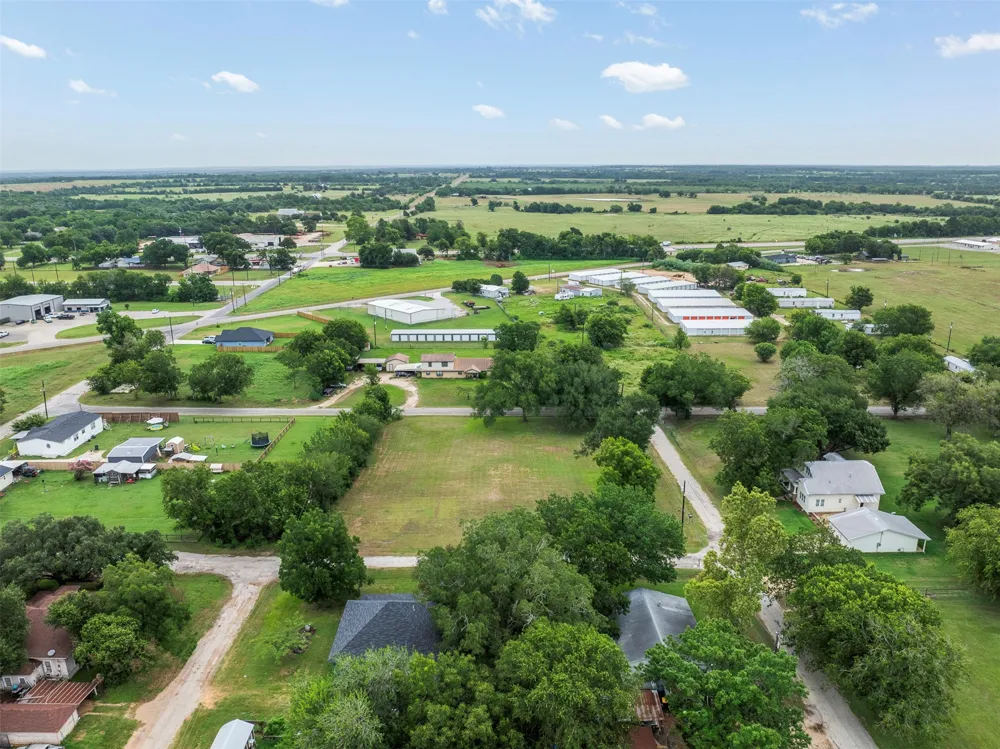320 Douglas Street #2 Lexington, TX 78947
