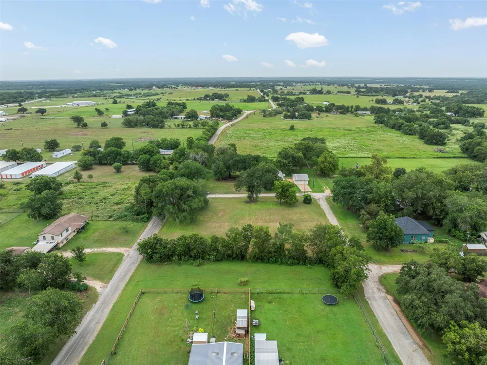 320 Douglas Street #2 Lexington, TX 78947
