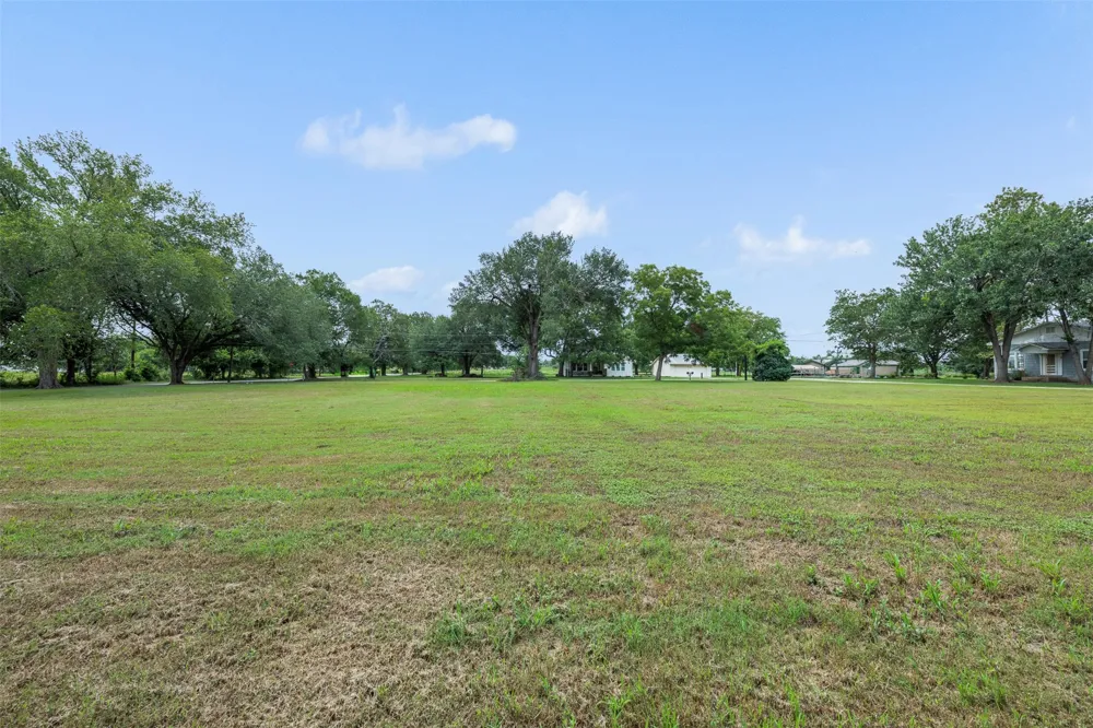 320 Douglas Street #2 Lexington, TX 78947