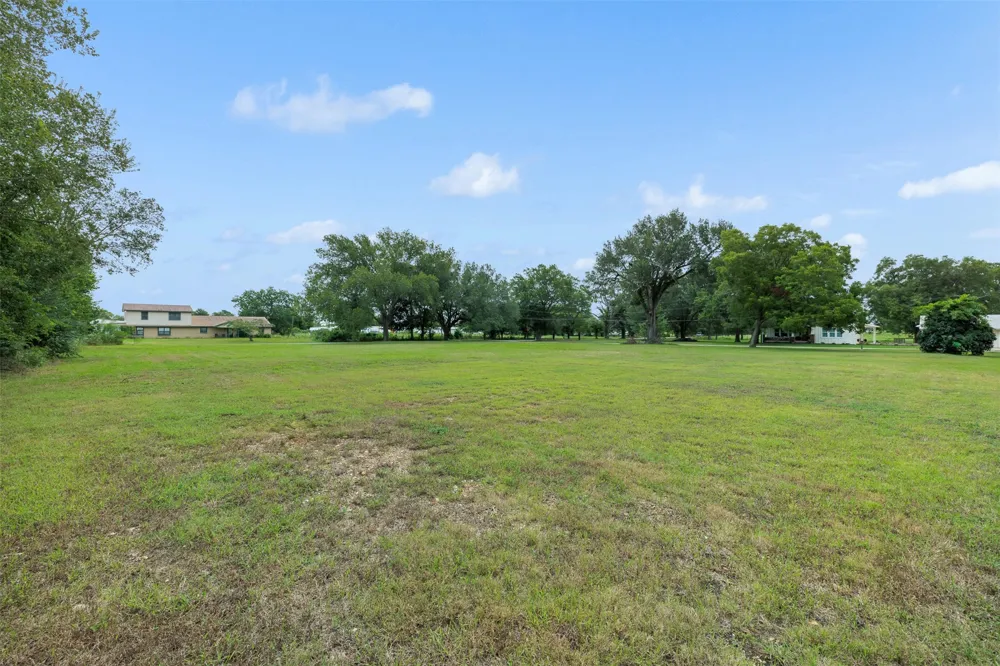 320 Douglas Street #2 Lexington, TX 78947