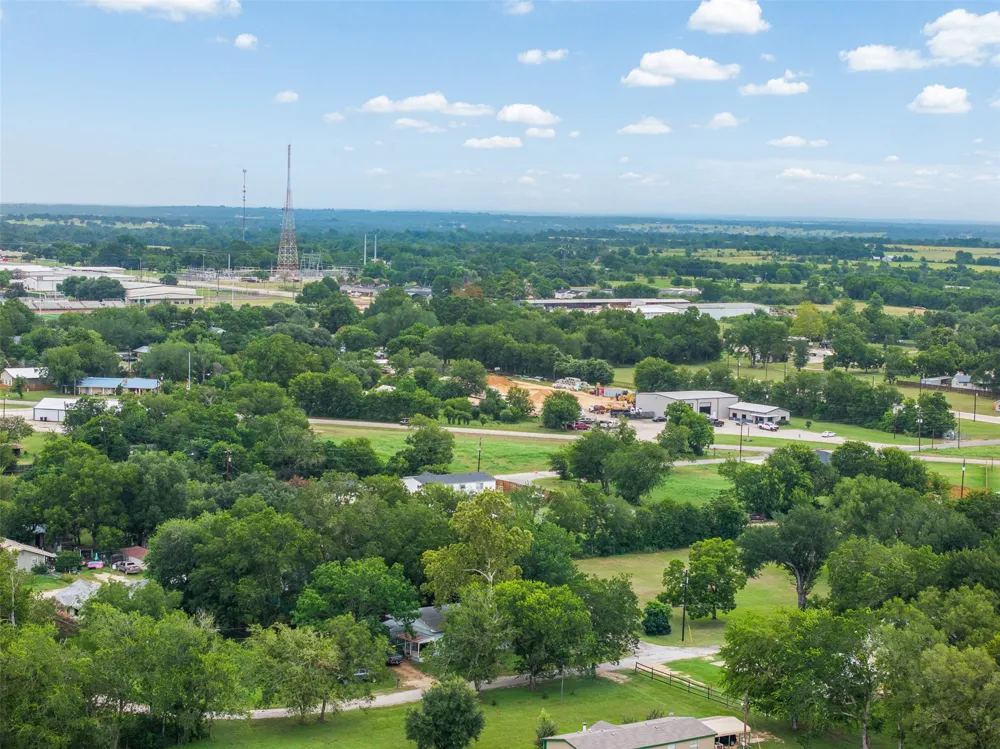 320 Douglas Street #2 Lexington, TX 78947