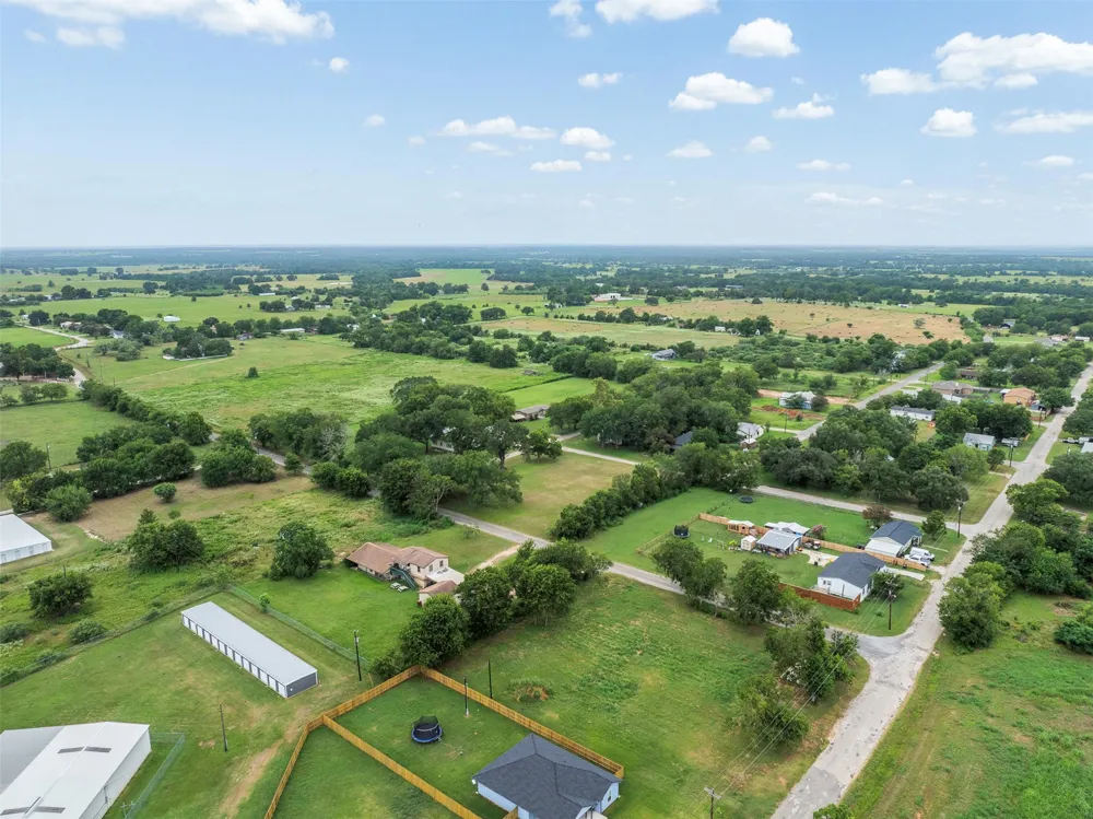 320 Douglas Street #2 Lexington, TX 78947