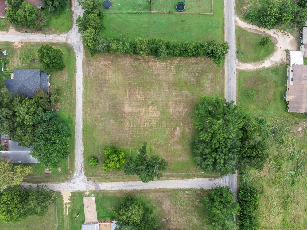 320 Douglas Street #2 Lexington, TX 78947